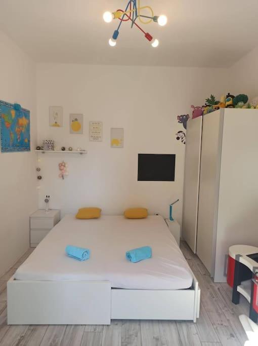 Novoureden Komforni Stan Od 90 M2 S Dvoristem Apartment Sibenik Room photo