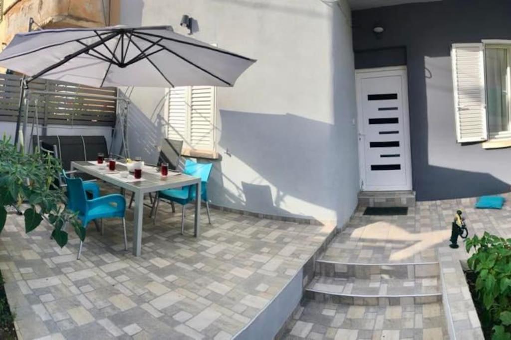 Novoureden Komforni Stan Od 90 M2 S Dvoristem Apartment Sibenik Room photo