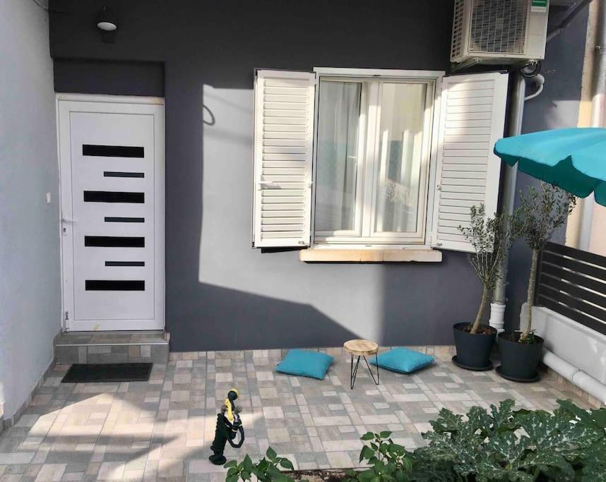 Novoureden Komforni Stan Od 90 M2 S Dvoristem Apartment Sibenik Room photo
