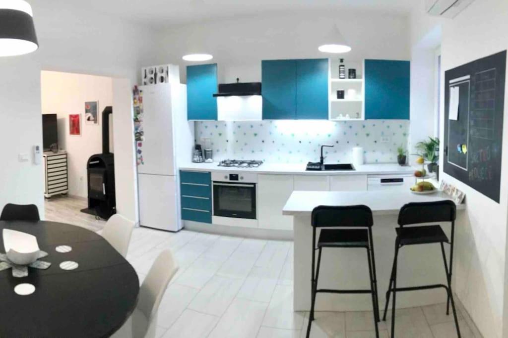 Novoureden Komforni Stan Od 90 M2 S Dvoristem Apartment Sibenik Room photo